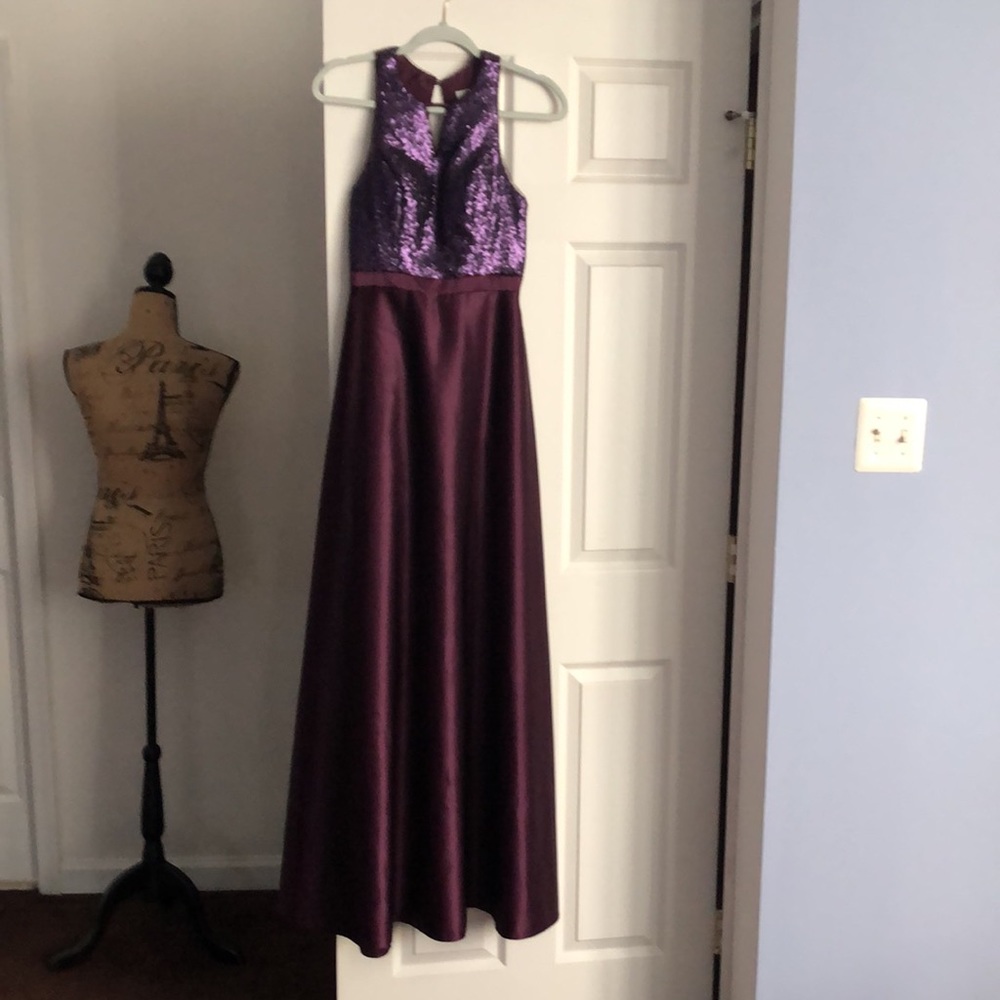 Christina Wu Size 2 Aubergine Sequin Gown - Picture 3 of 6